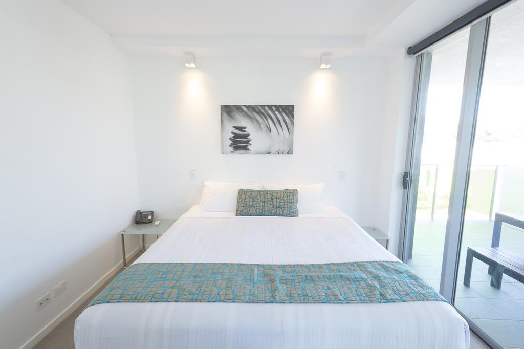 Eastwood Apartments Brisbane Exterior photo A bedroom at the Mantra on Saltwater Island