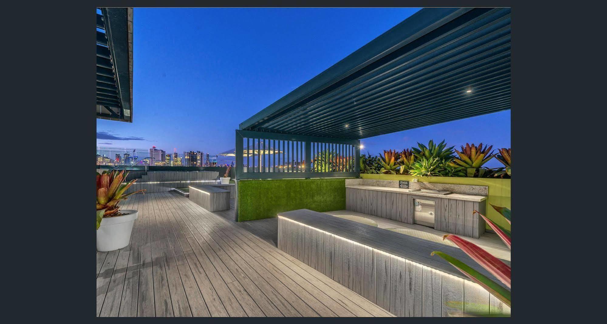 Eastwood Apartments Brisbane Exterior photo Rooftop BBQ area