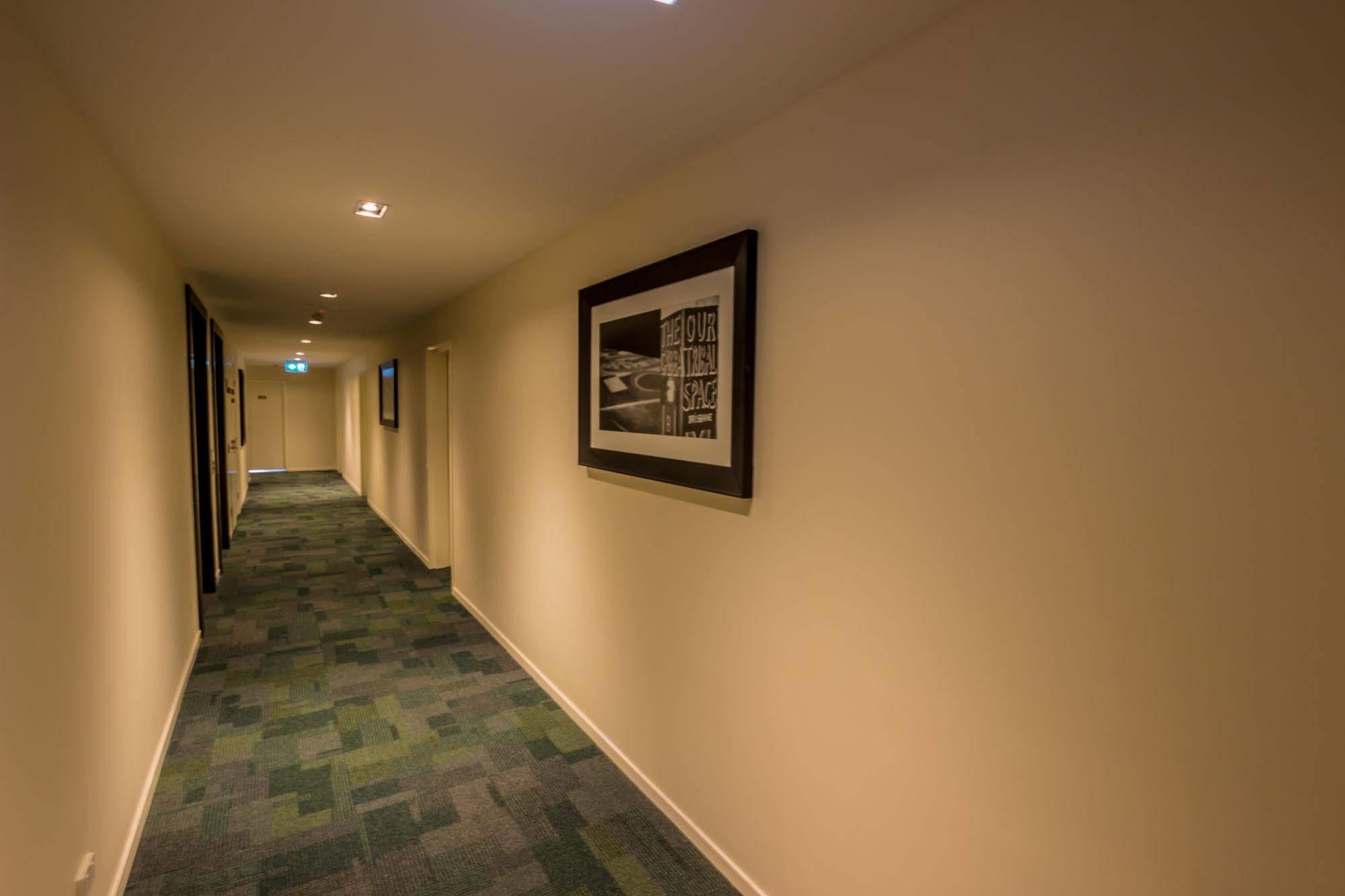 Eastwood Apartments Brisbane Exterior photo A typical corridor